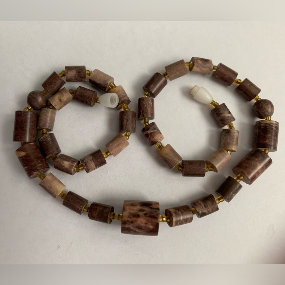 New vintage stone or ceramic beaded necklace (504 style no tag)